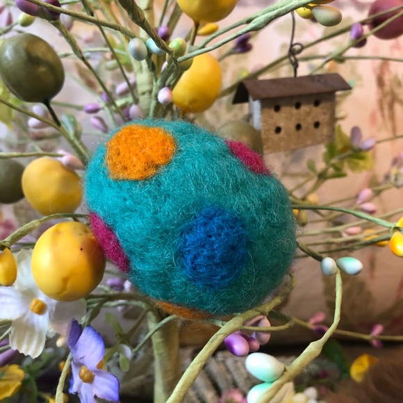 Handmade needle felted Easter egg polka dots spring collectable decoration - Picture 3 of 8